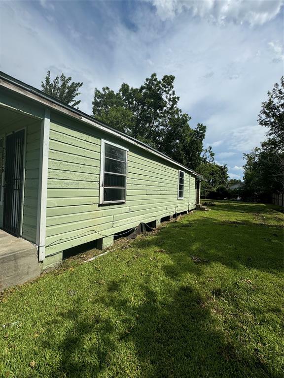 Property Photo:  7516 Weyburn Street  TX 77028 