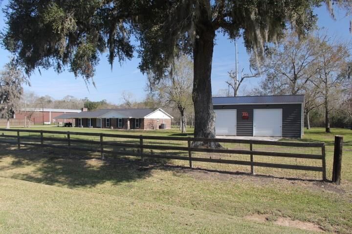 Property Photo: 1510 County Road 878 TX 77480