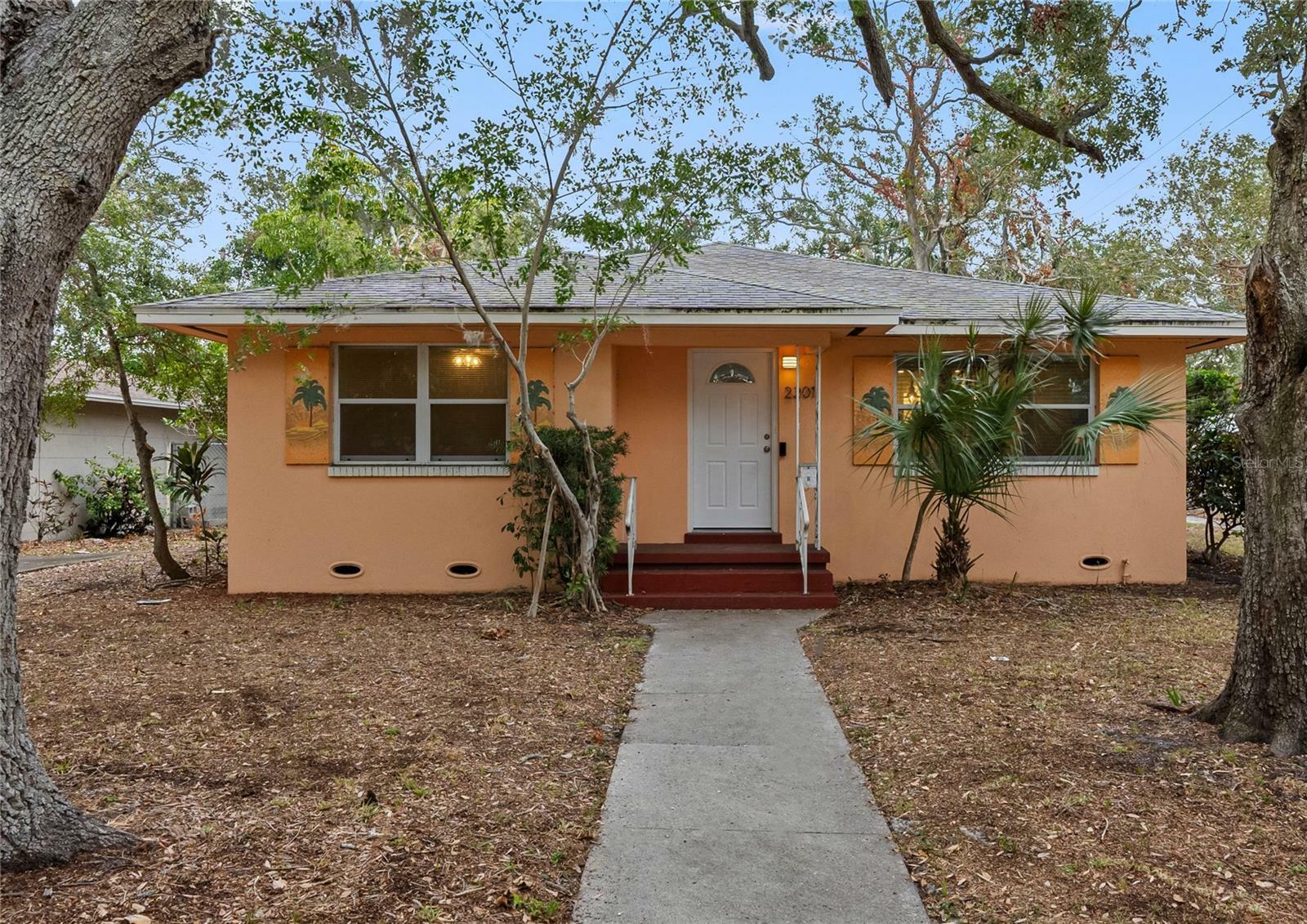 Property Photo: 2201 Park Street N FL 33710