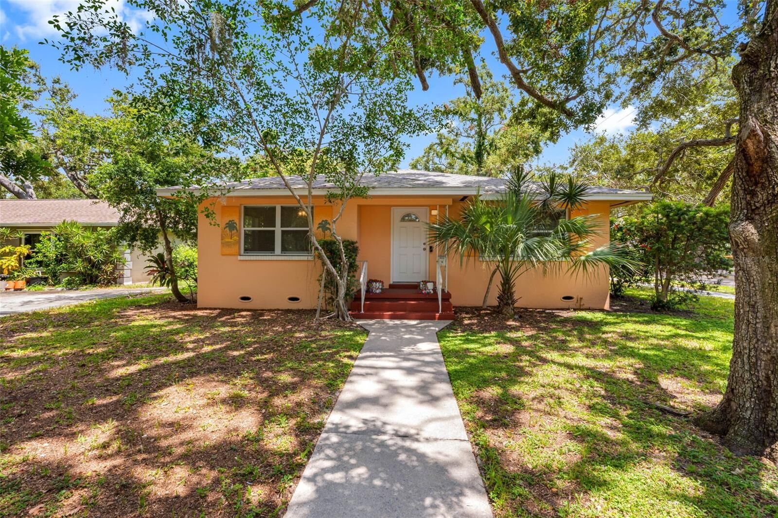 Property Photo: 2201 Park Street N FL 33710