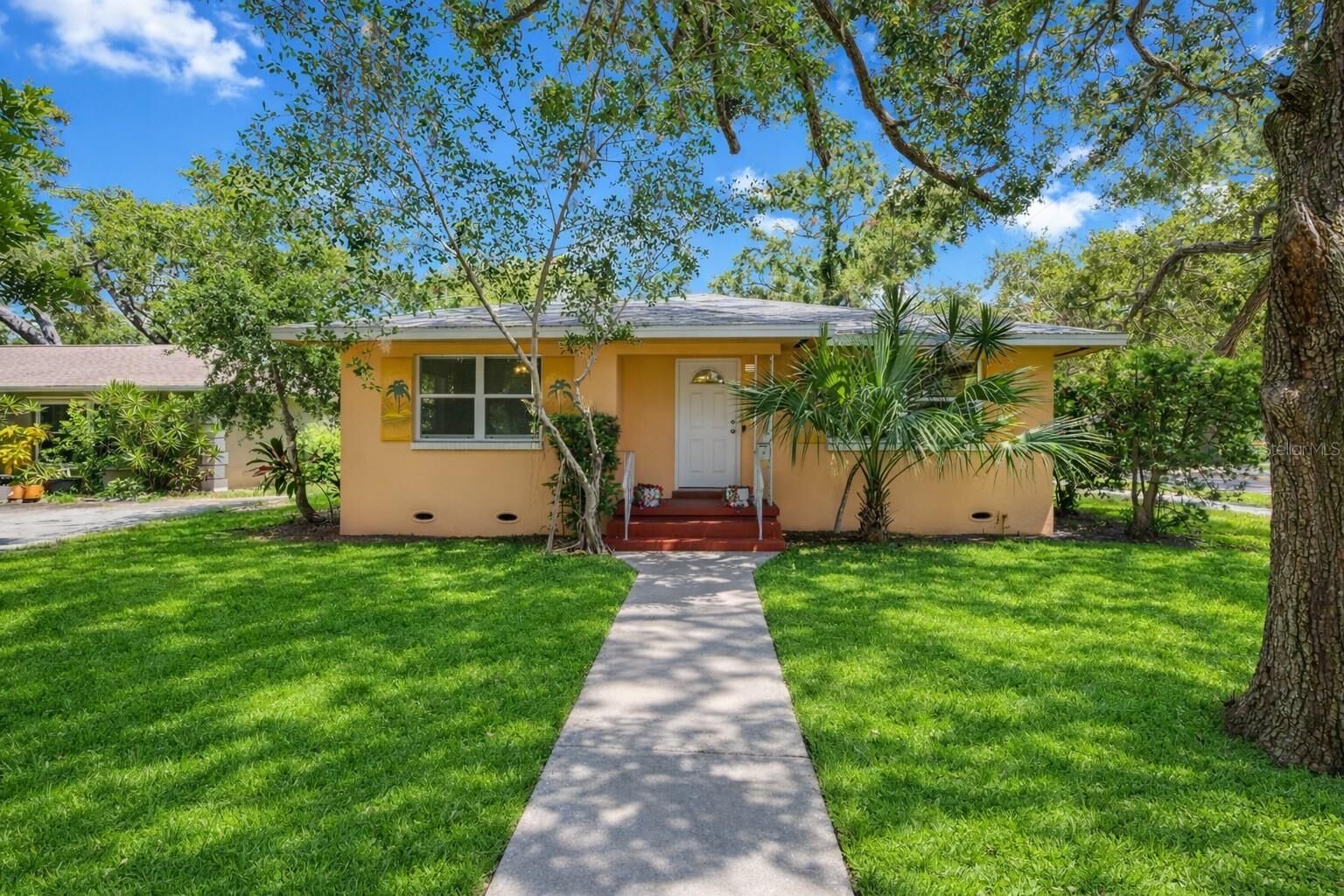 Property Photo: 2201 Park Street N FL 33710
