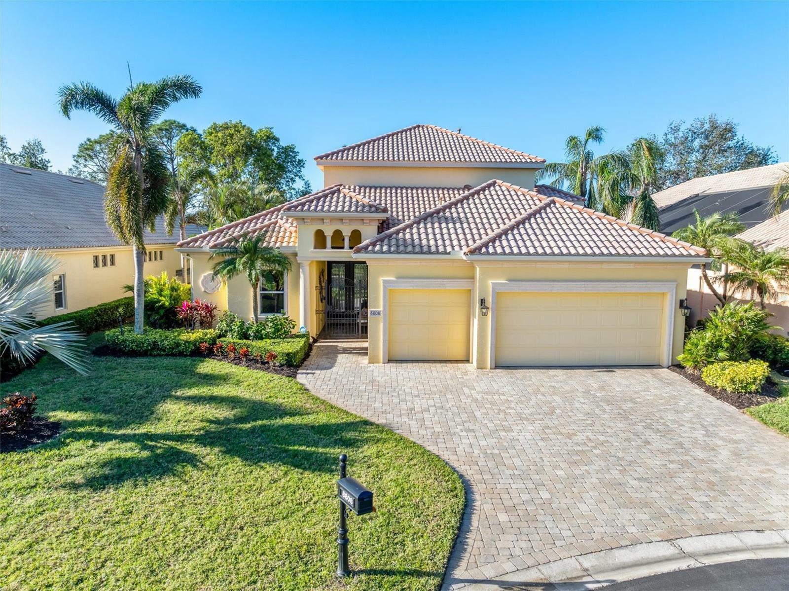 Property Photo:  8808 Enclave Court  FL 34238 