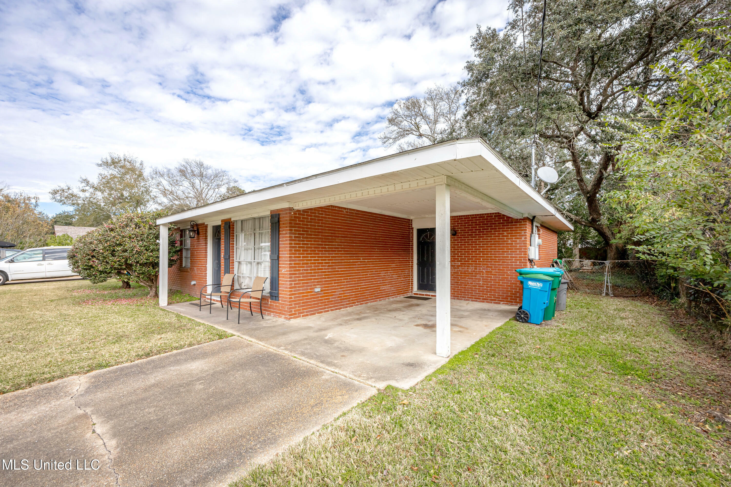 Property Photo:  407 Holly Road  MS 39564 