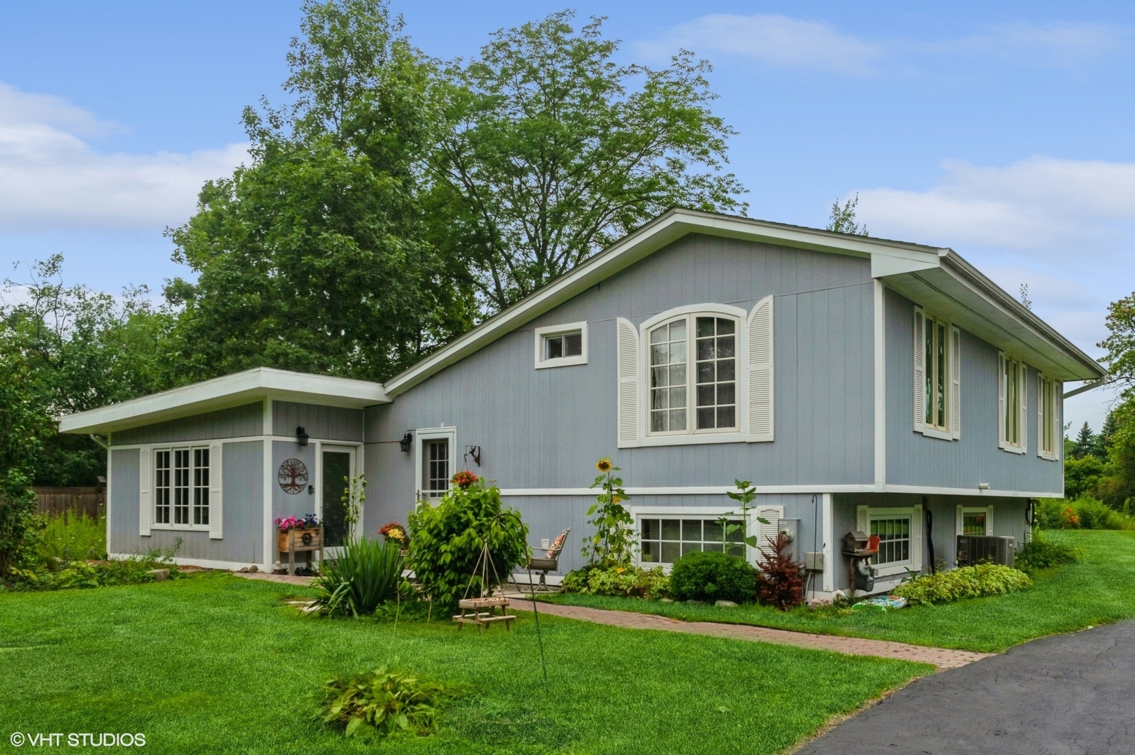 Property Photo:  27240 N Longwood Road  IL 60045 