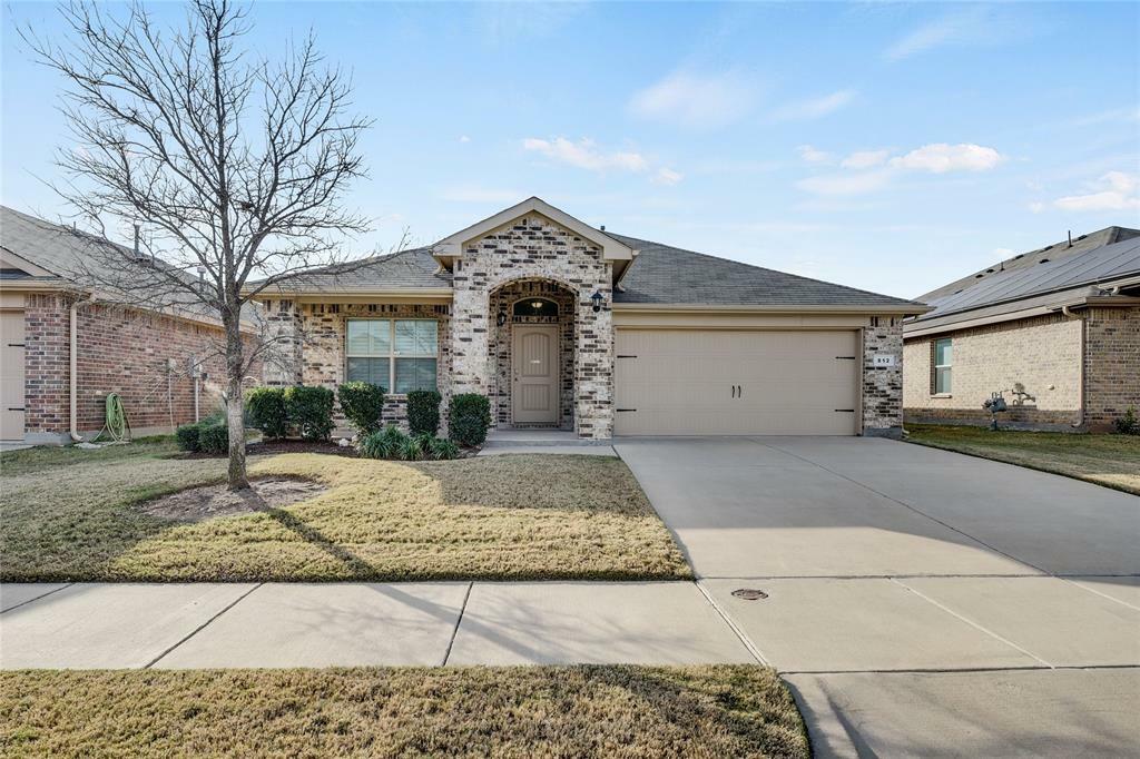 Property Photo:  812 Walls Boulevard  TX 76036 