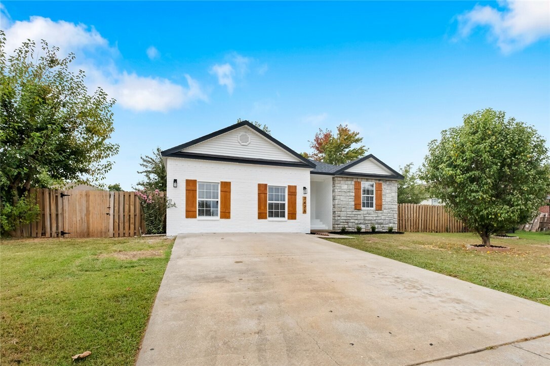 Property Photo:  3425 Oglethorpe Street  AR 72764 