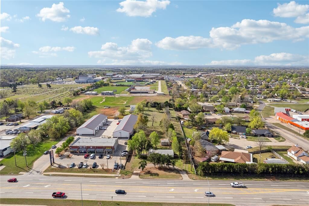 Property Photo: 322 W State Highway 152 OK 73064
