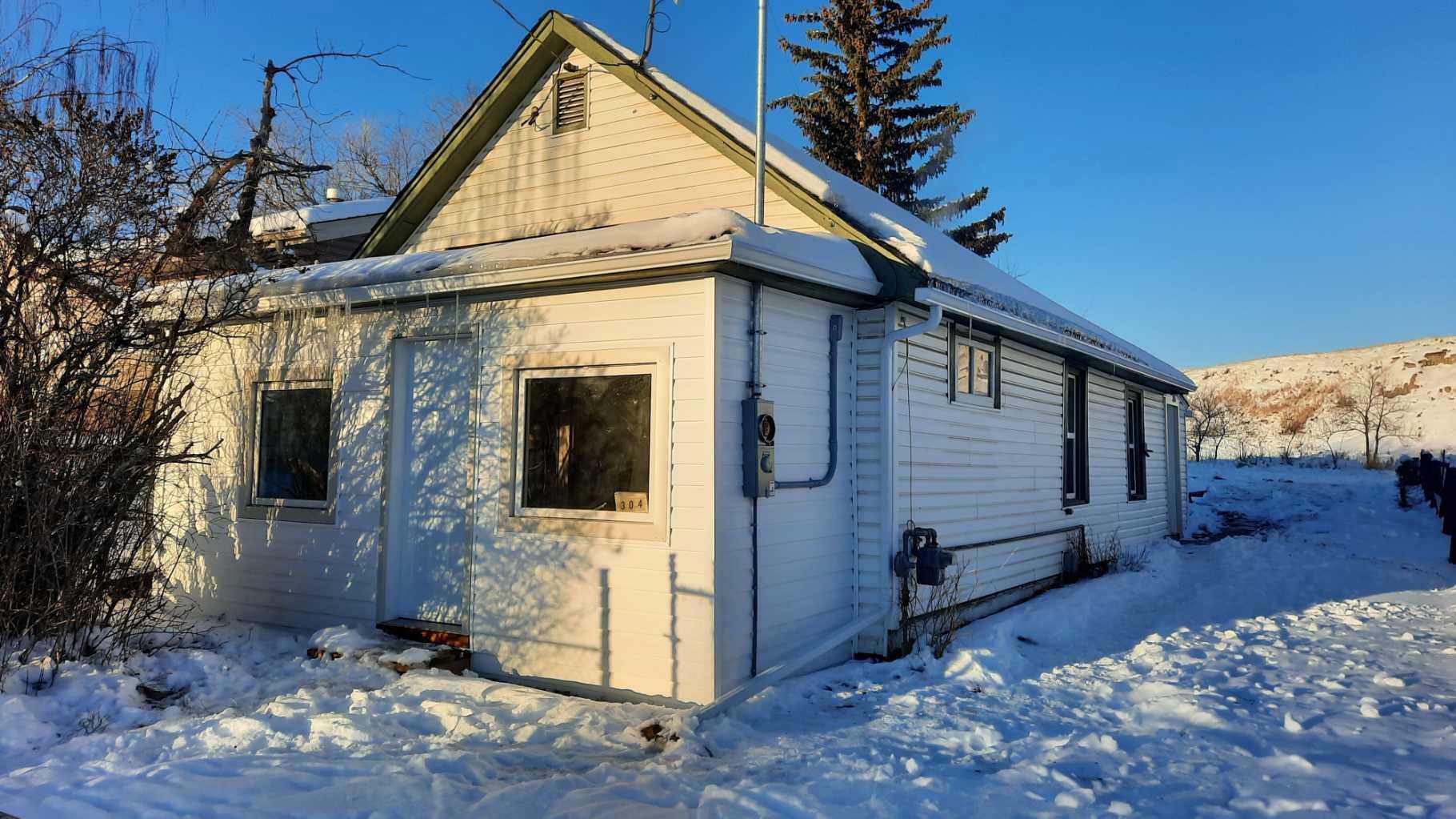 Property Photo:  304 7 Avenue SW  AB T0J 0Y6 