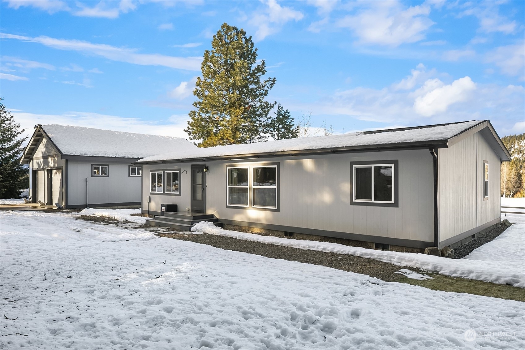 Property Photo:  21  Saint Andrews Drive  WA 98922 