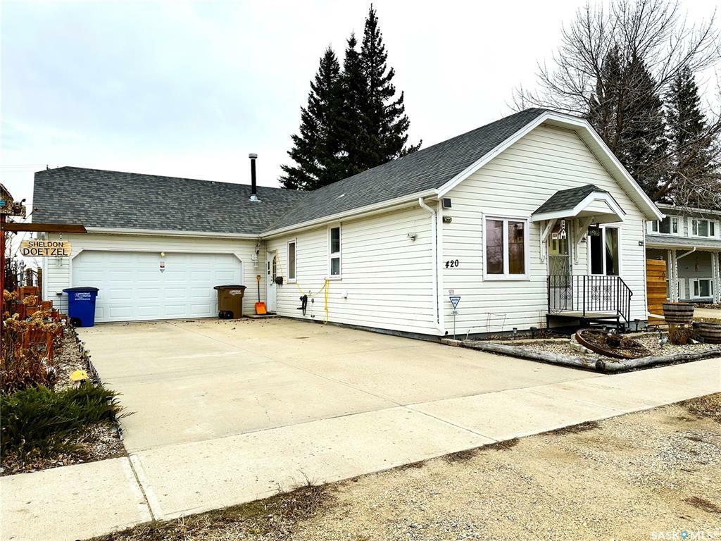 Property Photo:  420 3rd Avenue  SK S0K 1B0 