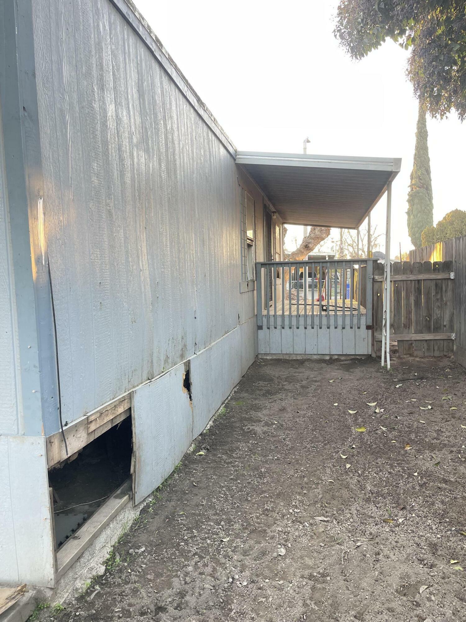 Property Photo:  660 S Avery Avenue  CA 93223 