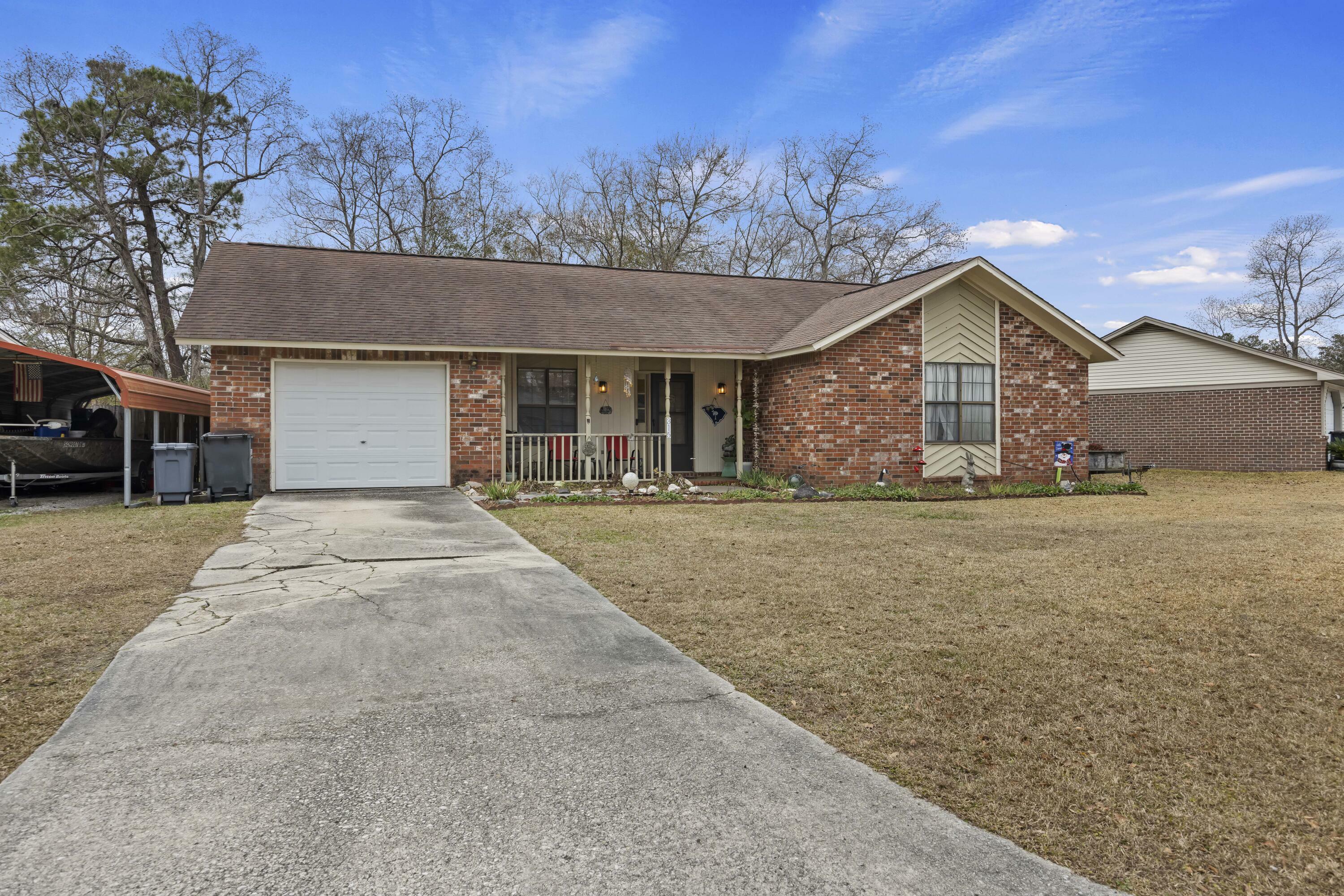 Property Photo:  315 Village Green Circle  SC 29486 