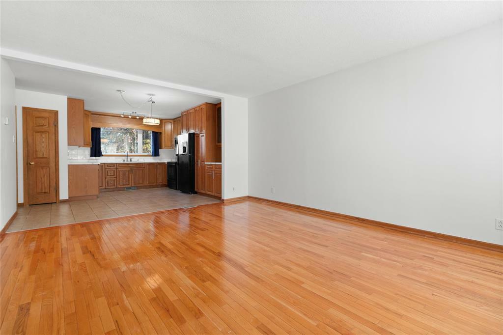 Property Photo:  35 Topaz Road  MB R2Y 1L4 