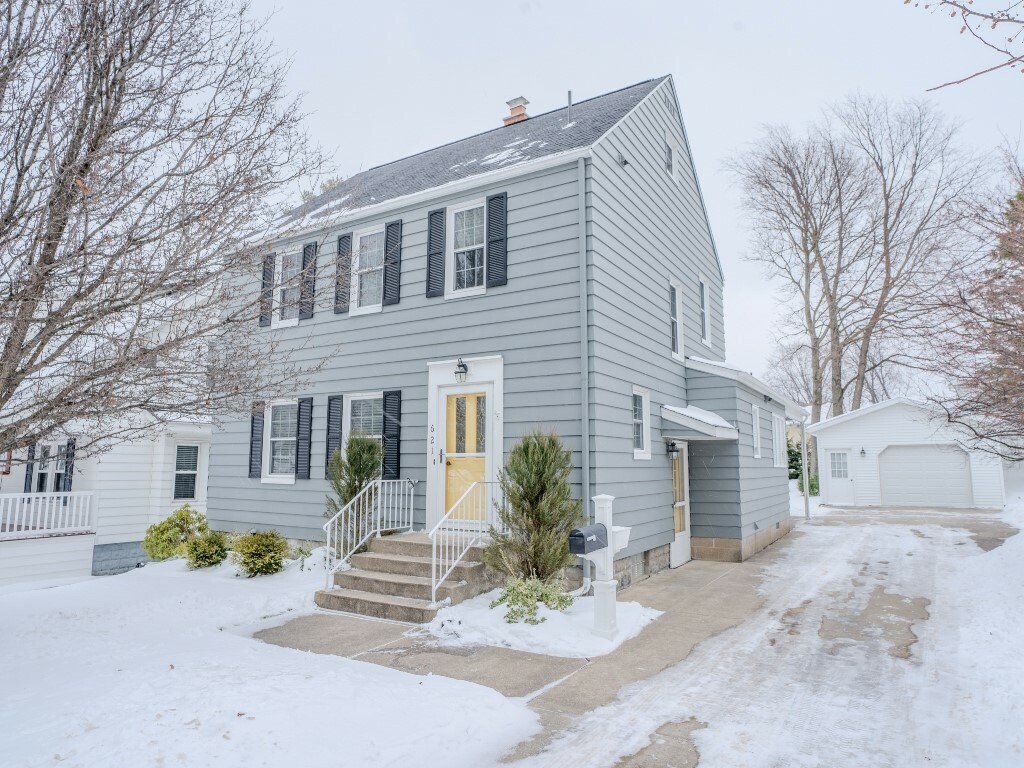 Property Photo:  621 Roslyn Avenue  PA 16505 