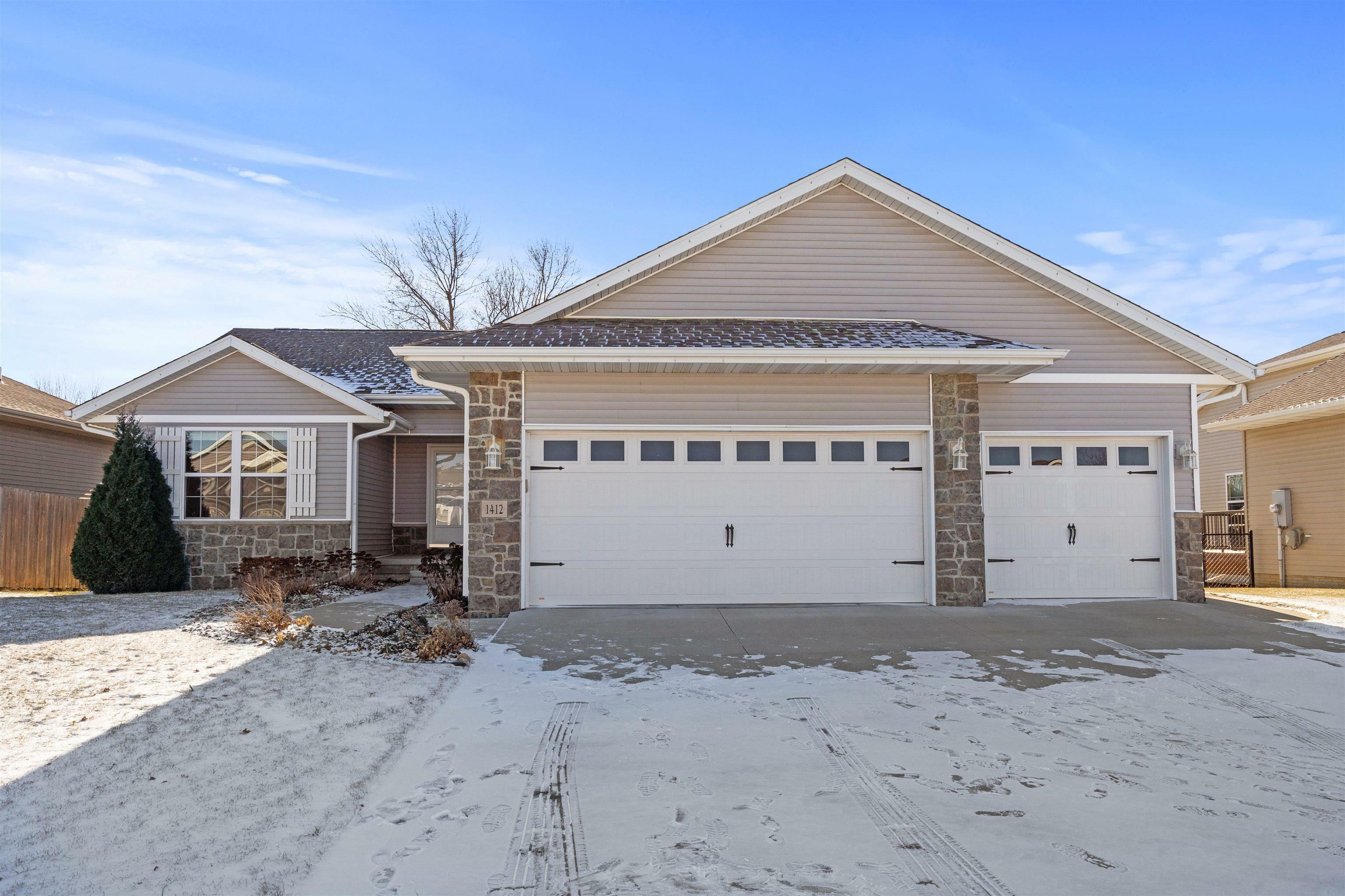 Property Photo:  1412 Algonquin Drive  IA 50613 