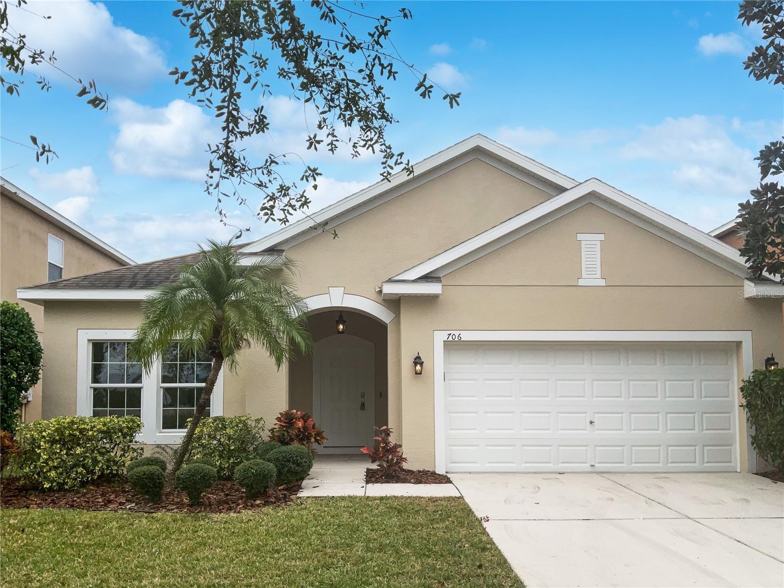 Property Photo: 706 Fern Leaf Drive FL 33570
