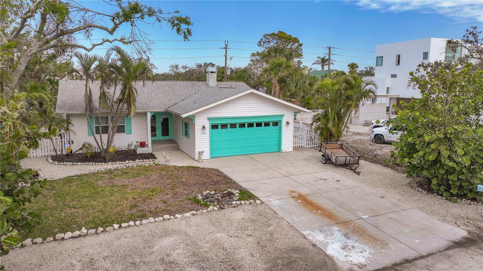 Property Photo:  633 Avenida De Mayo  FL 34242 