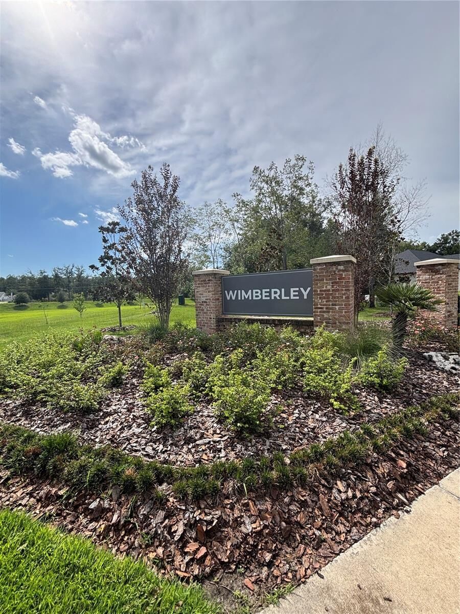 Property Photo: 617 SW 139th Court FL 32669
