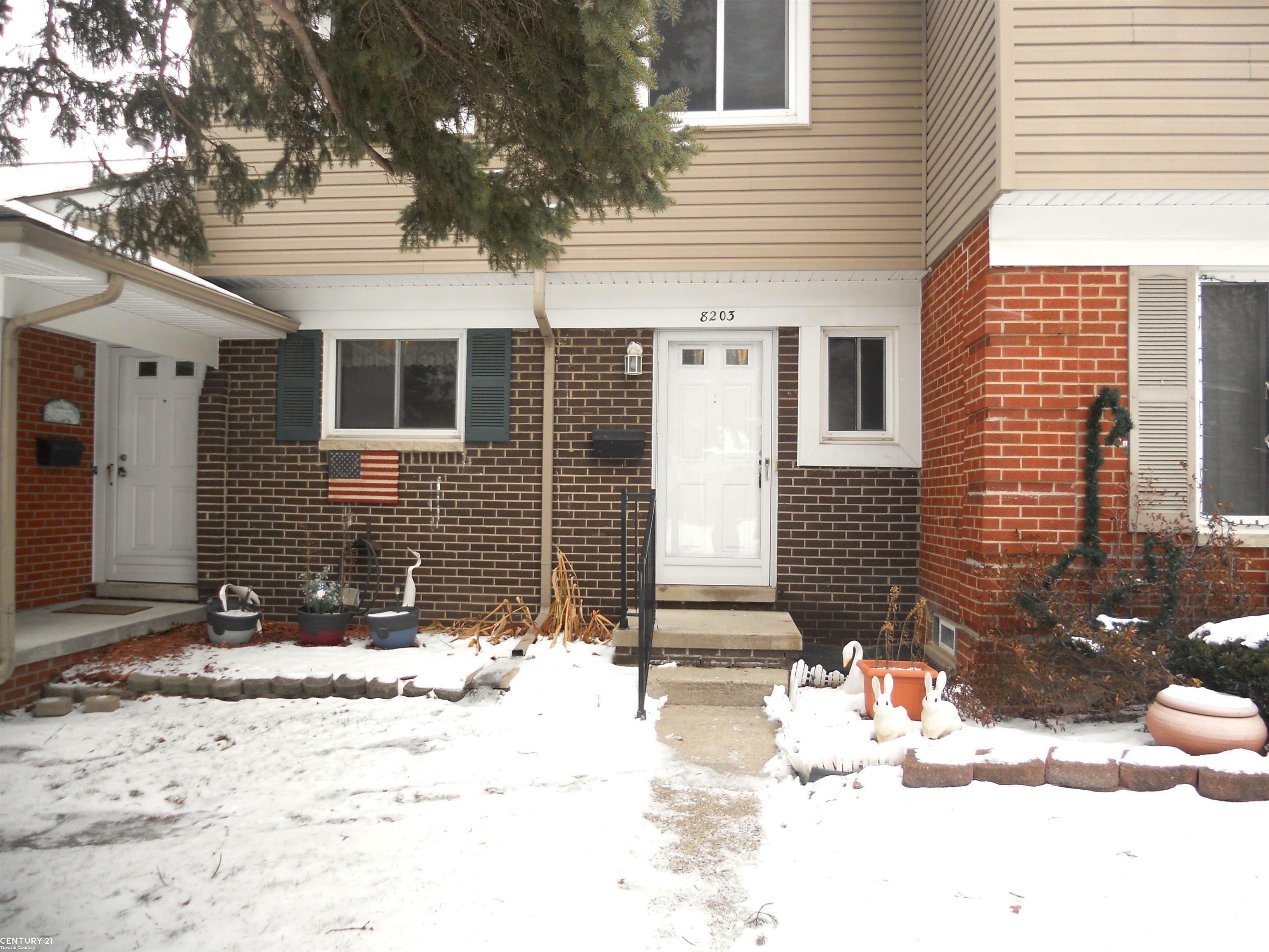 Property Photo:  8203 Farnum Street  MI 48093 