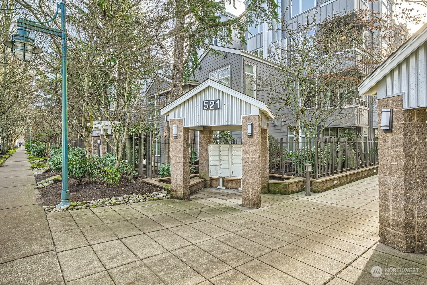 Property Photo:  521  7th Avenue 305  WA 98033 