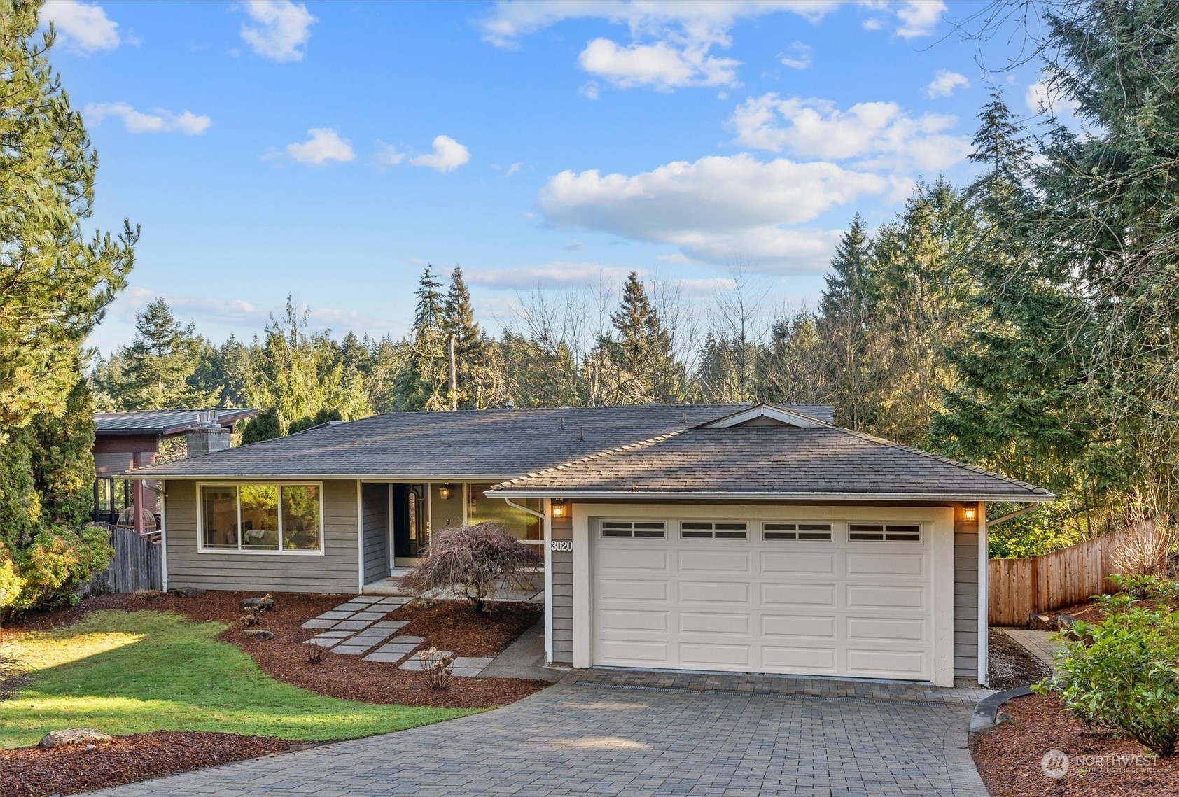 Property Photo:  3020  128 Avenue NE  WA 98005 