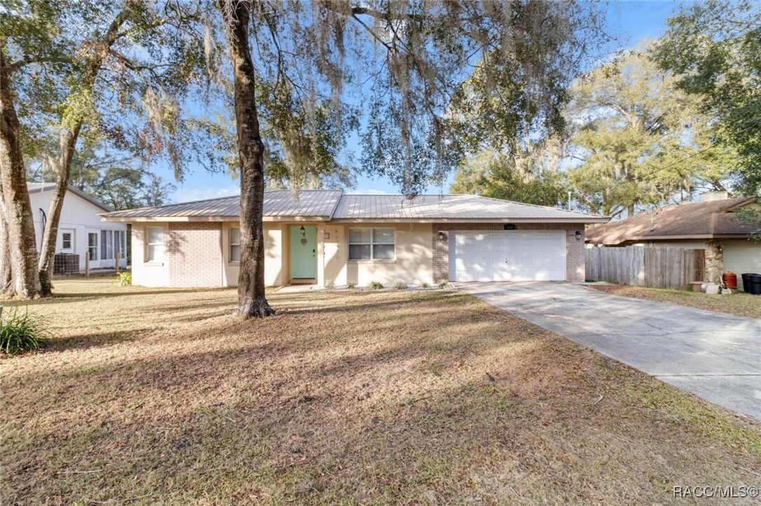 Property Photo:  6161 E Oneida Street  FL 34452 