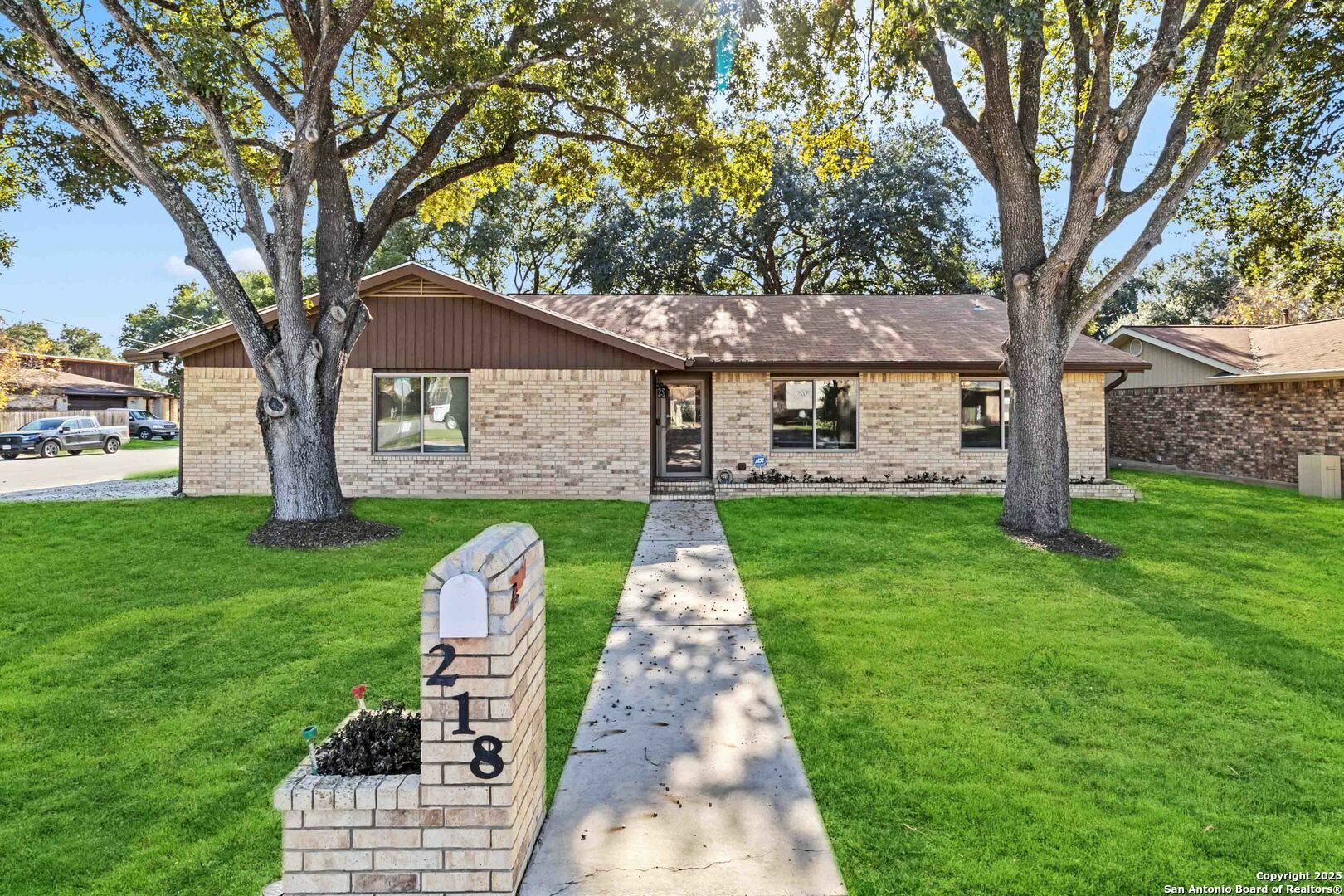 Property Photo: 218 Cardinal Dr TX 78130
