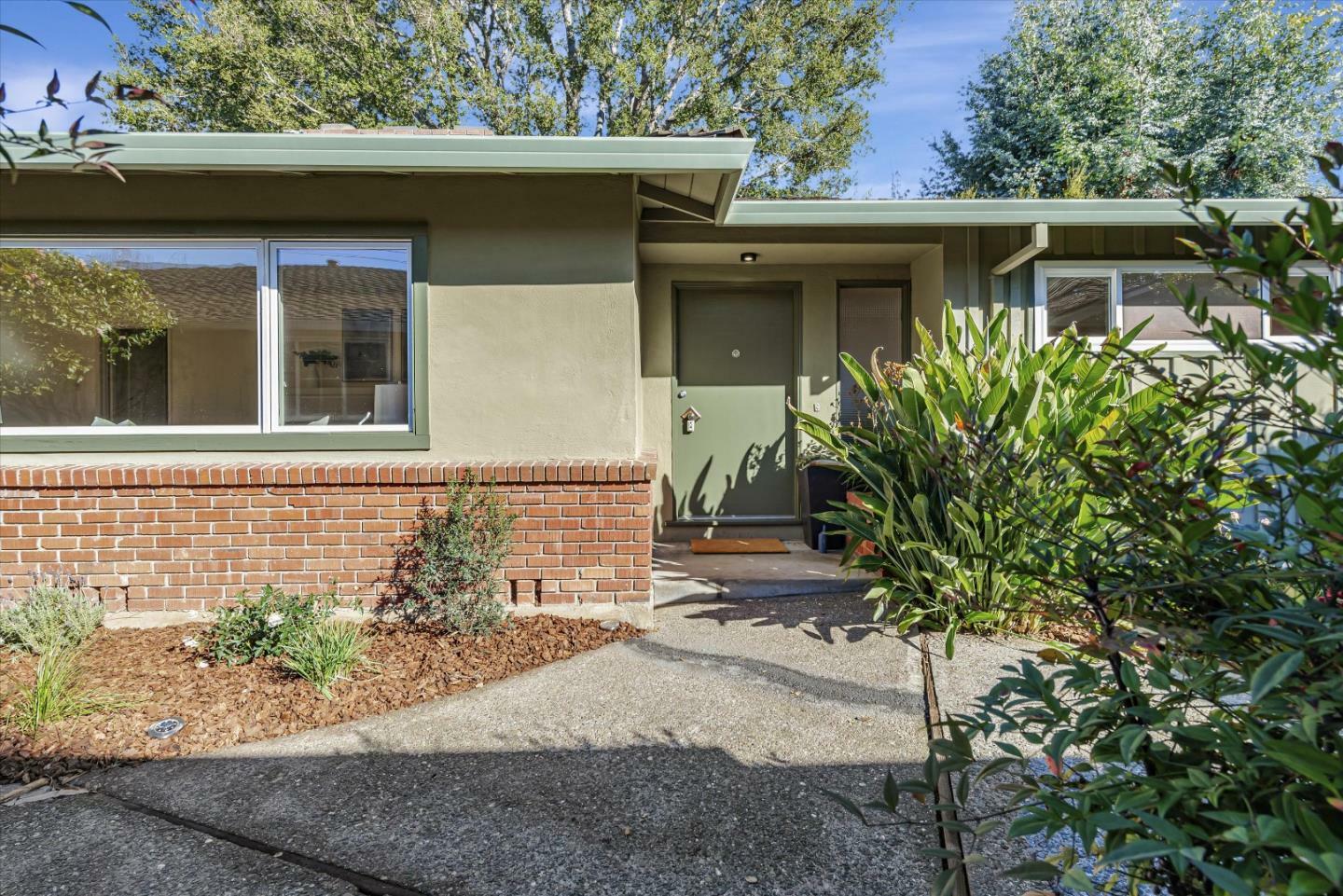 Property Photo:  777 Newell Road  CA 94303 