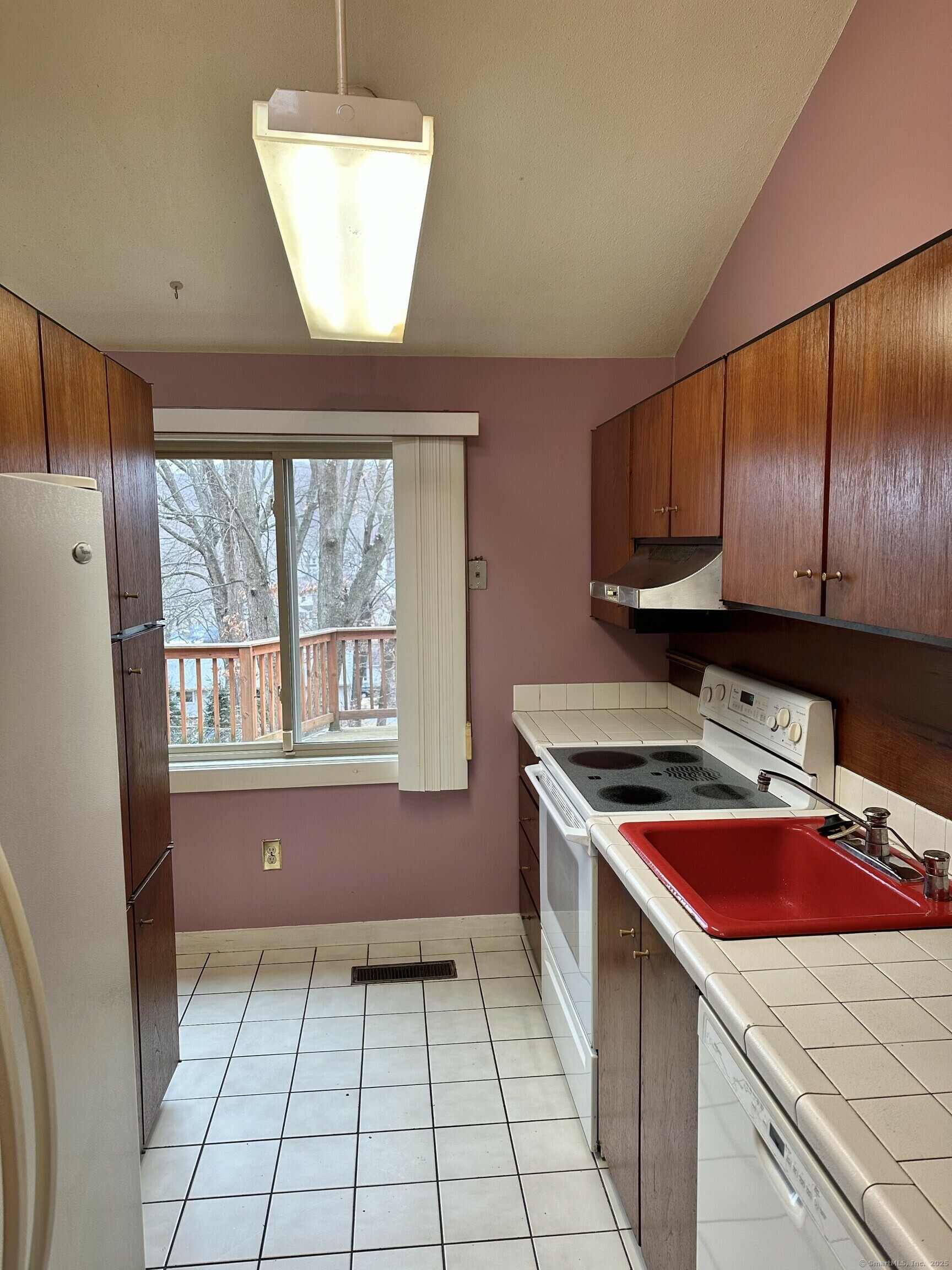 Property Photo:  46 Fairlawn Street  CT 06010 