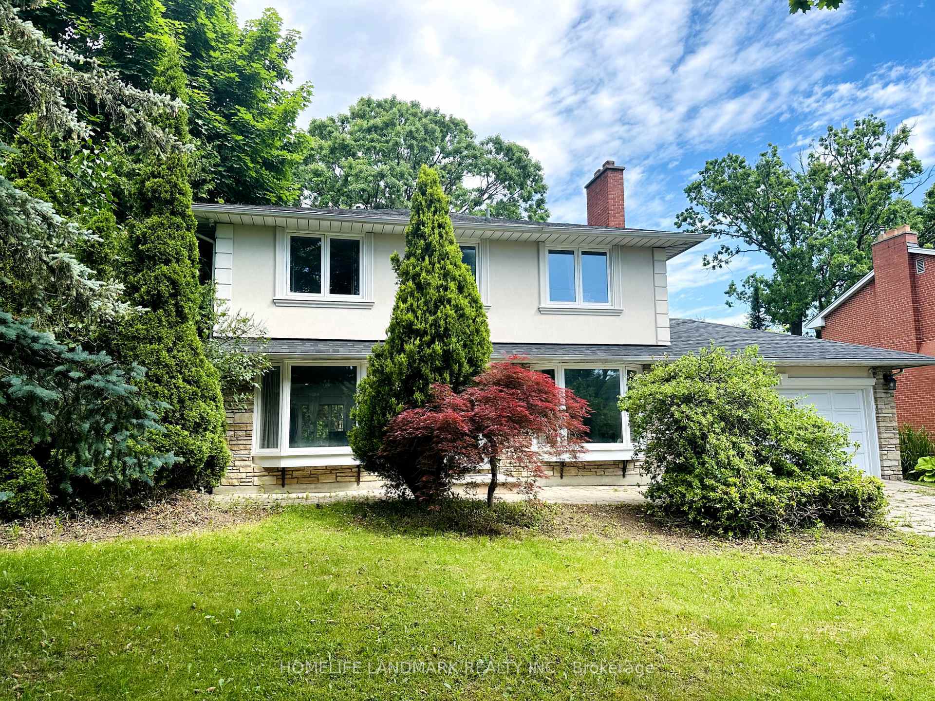 Photo de la propriété: 125 Bannatyne Dr ON M2L 2P5