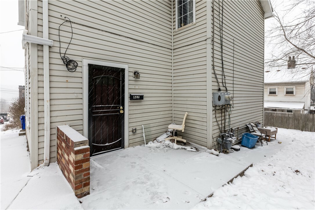 Property Photo:  825-827 Jones Ave  PA 15104 