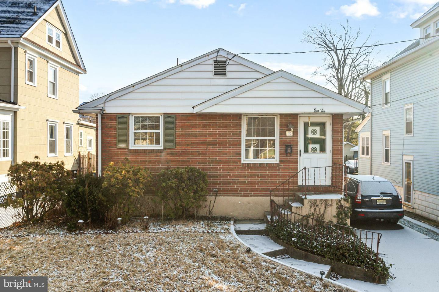 Property Photo:  110 E Knight Avenue  NJ 08108 