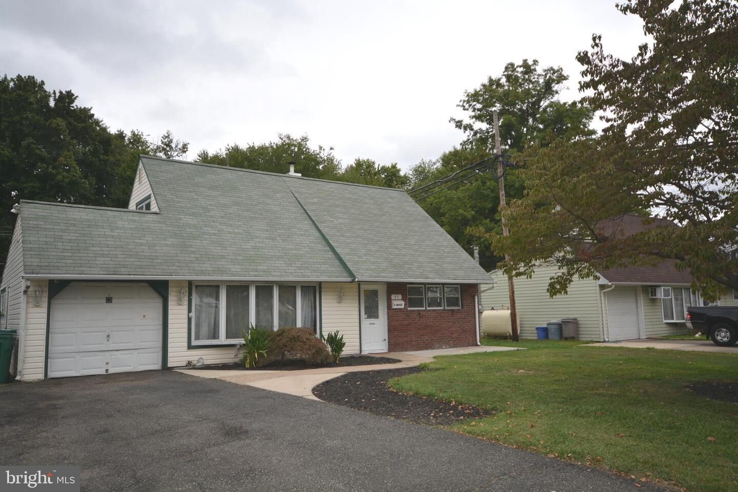 Property Photo:  85 Kingwood Lane  PA 19055