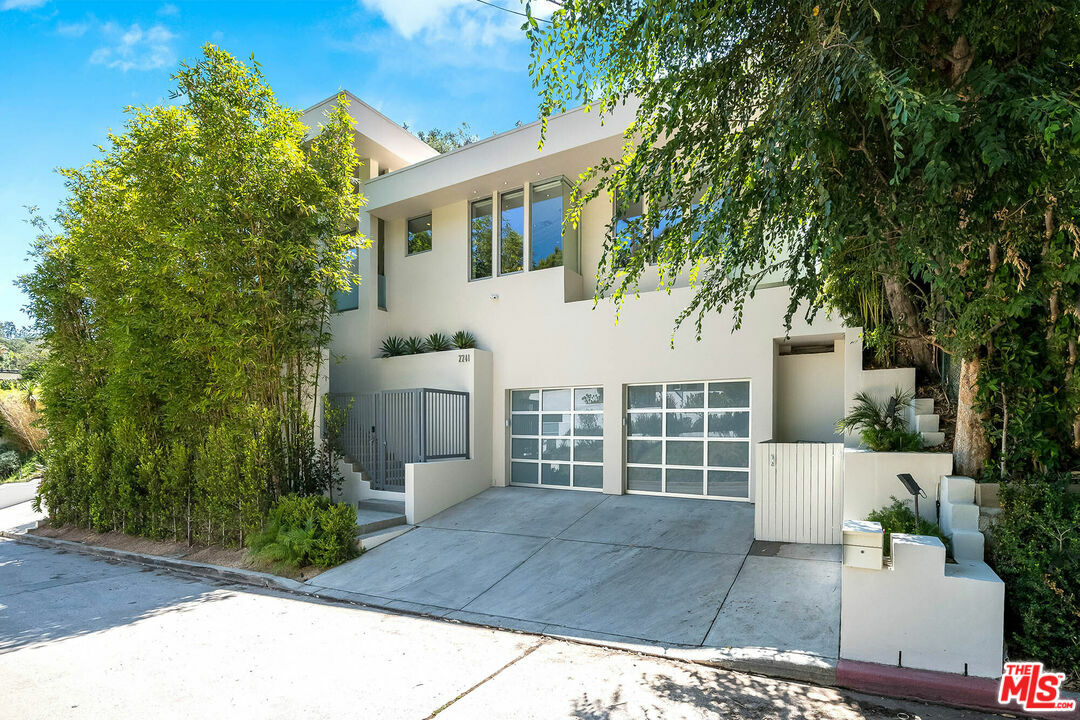 Property Photo:  2241 Bowmont Dr  CA 90210 