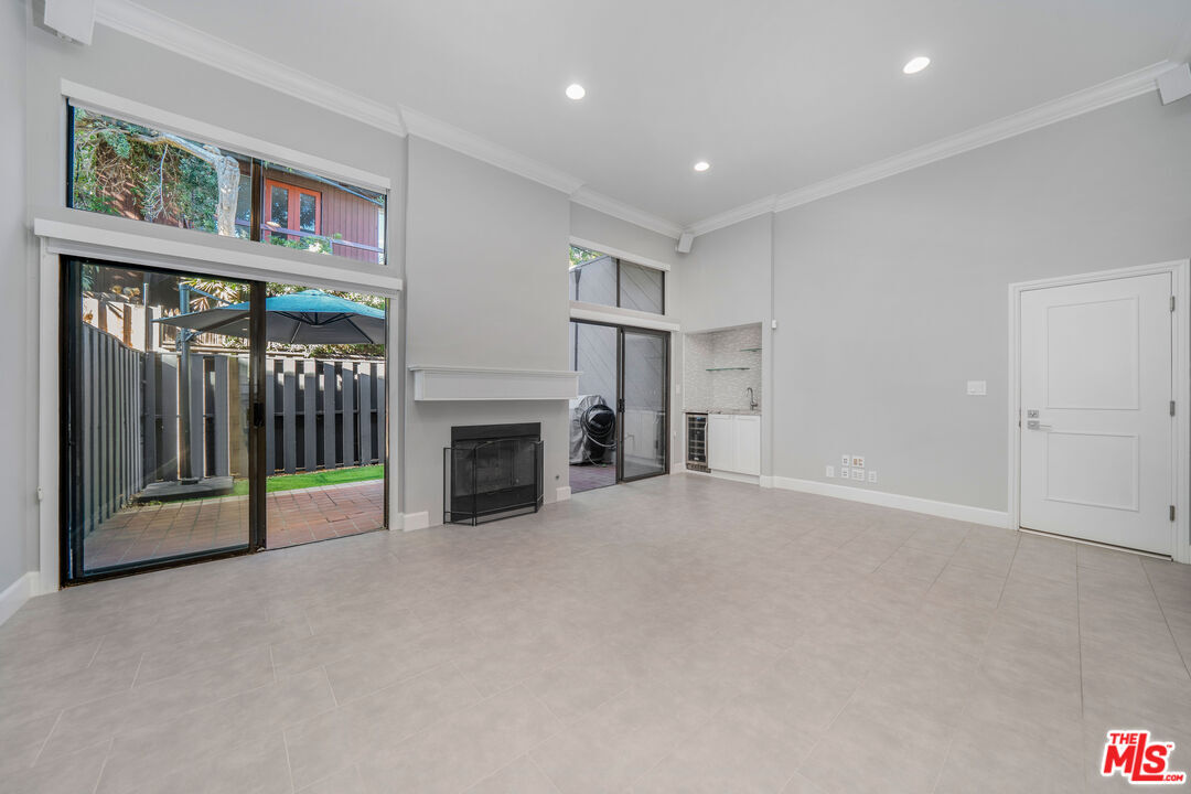 Property Photo:  1925  S Beverly Glen Blvd 28  CA 90025 