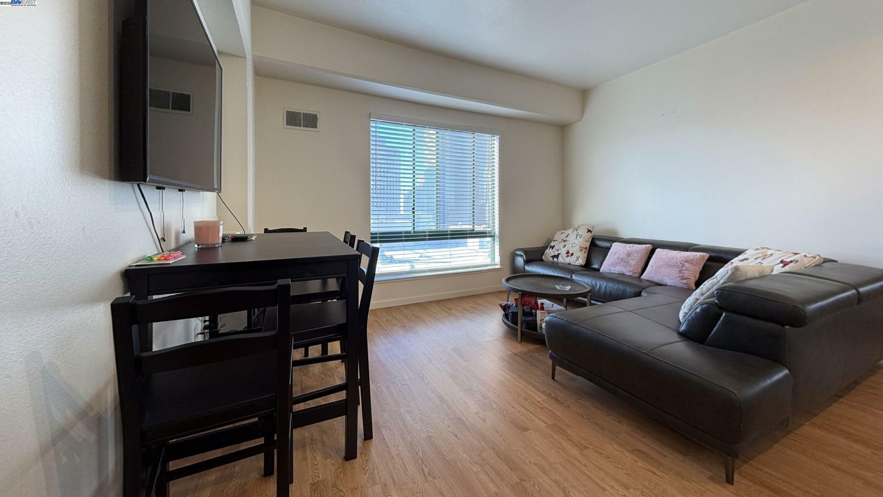 Property Photo:  988 Franklin St 1201  CA 94607 