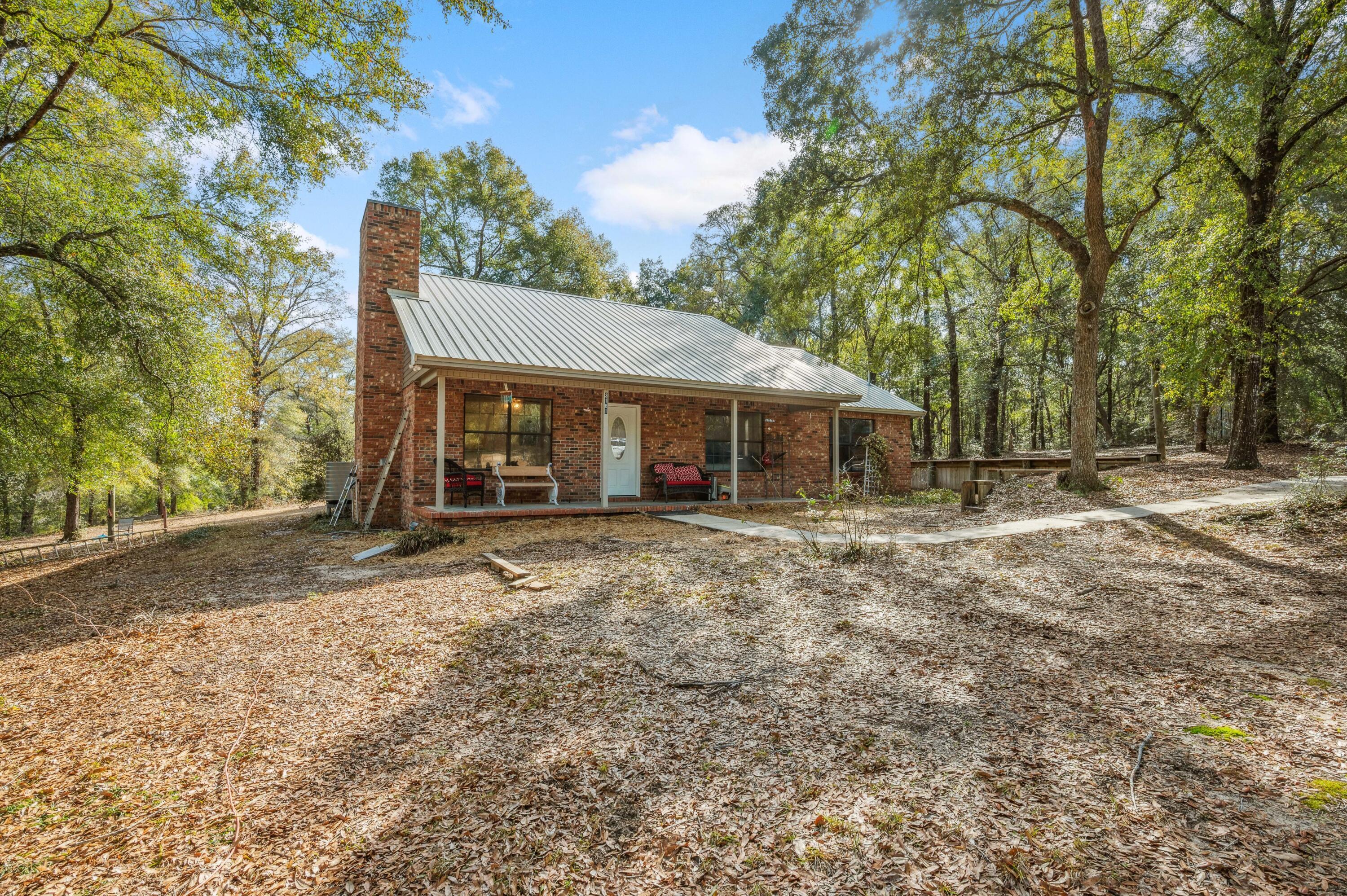 Property Photo: 3181 Aplin Road FL 32539