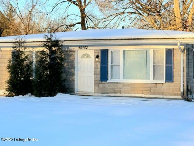 Property Photo: 4402 Lynnview Dr KY 40216