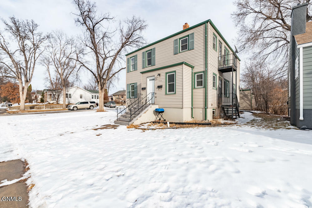 Property Photo:  1001 E D Avenue  ND 58501 