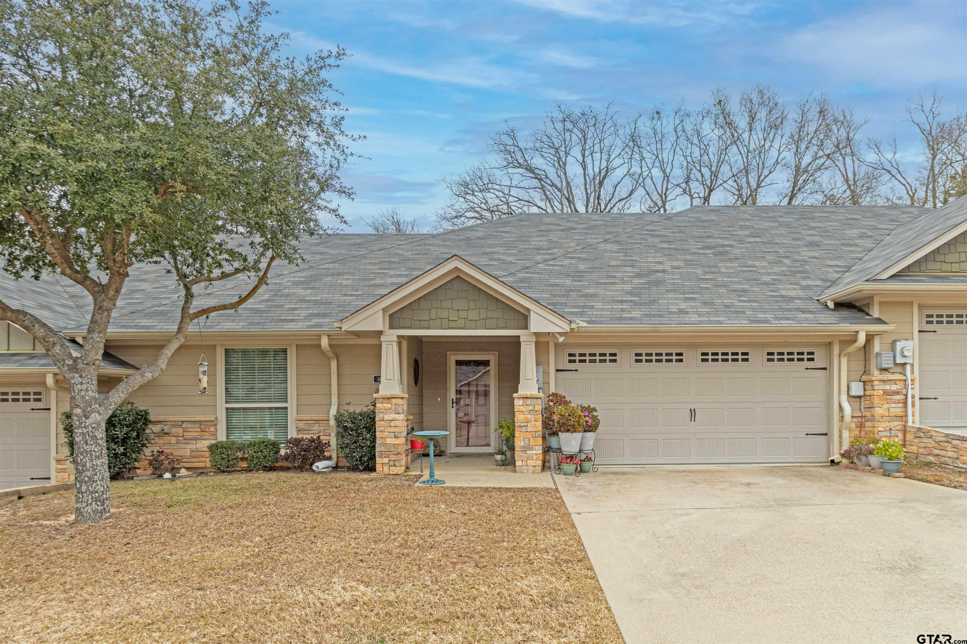 Property Photo: 421 W Cumberland Rd Unit 1403 TX 75703