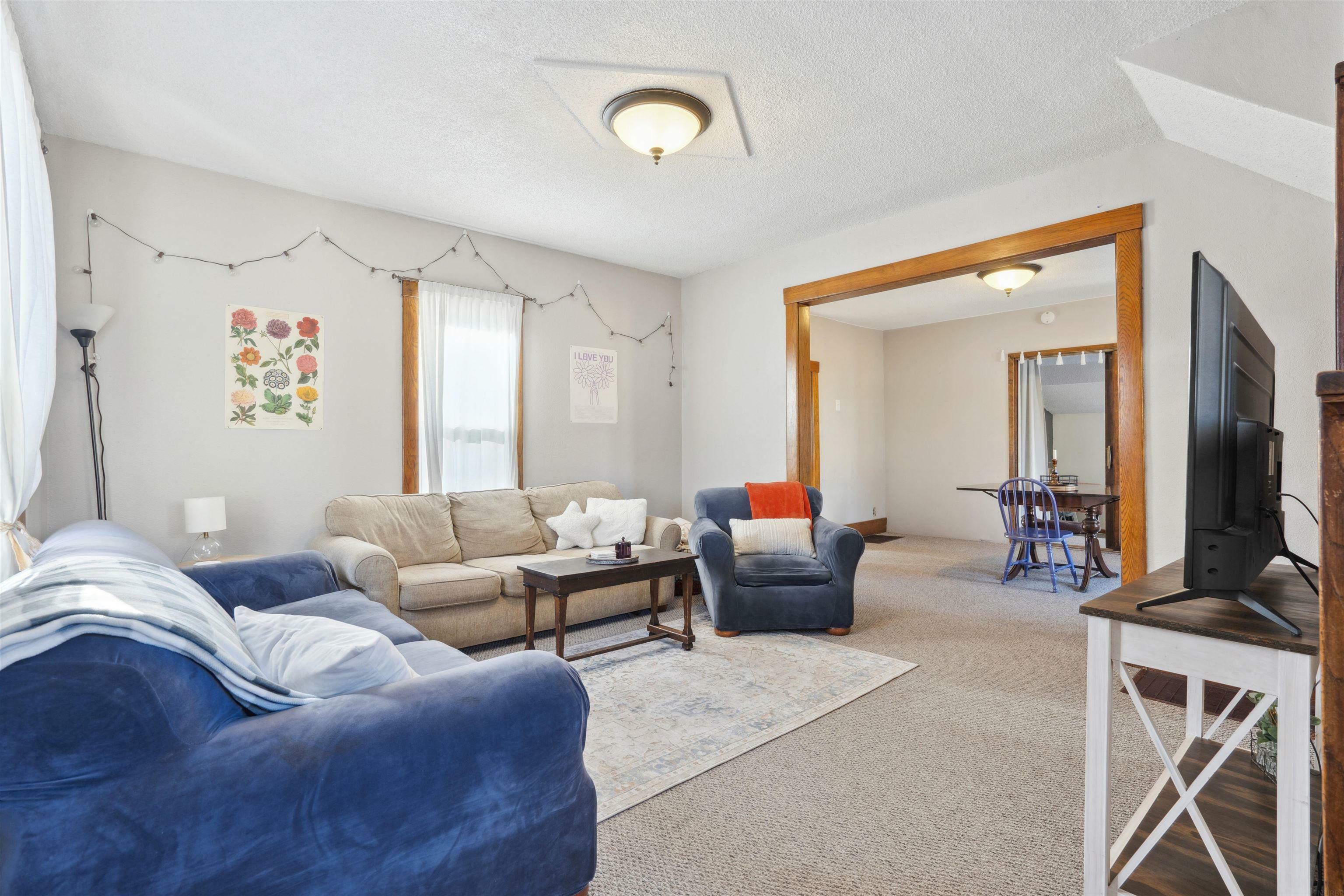 Property Photo:  2415 Franklin Street  IA 50613 