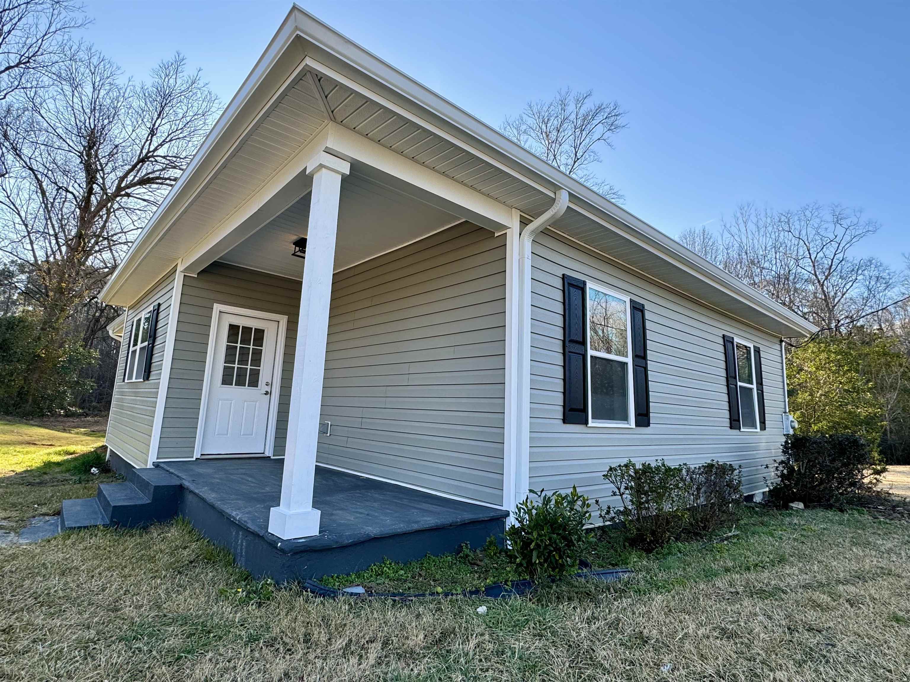 Property Photo:  207 Comfort  St  GA 30669 