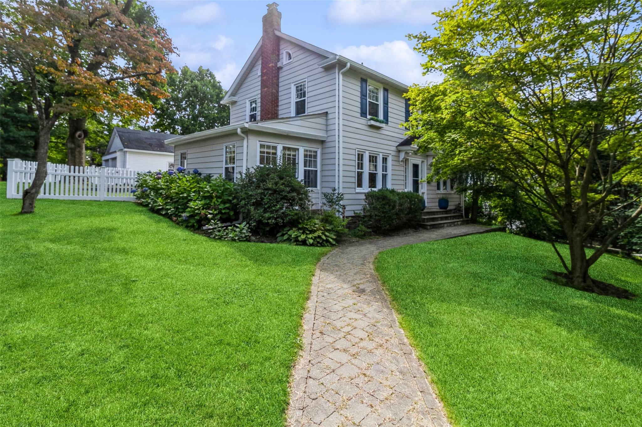 Property Photo:  108 Greenacres Avenue  NY 10606 