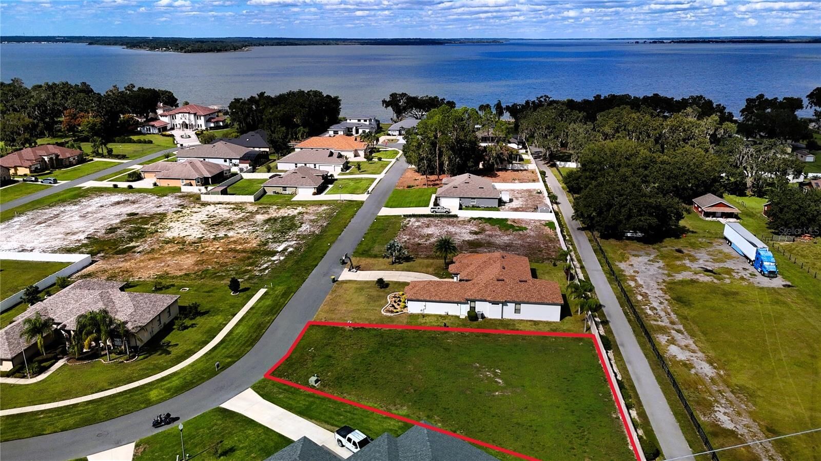 Property Photo:  817 Oaks Shores Road  FL 34748