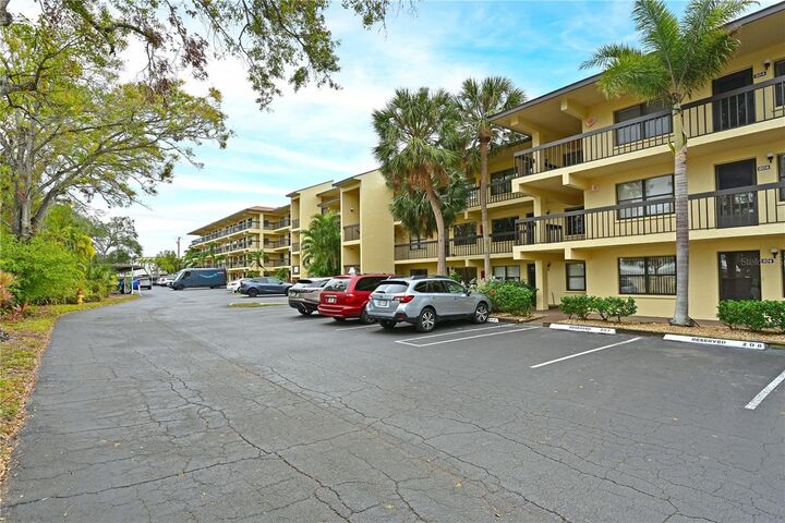 Property Photo: 425 30th Avenue W C102 FL 34205