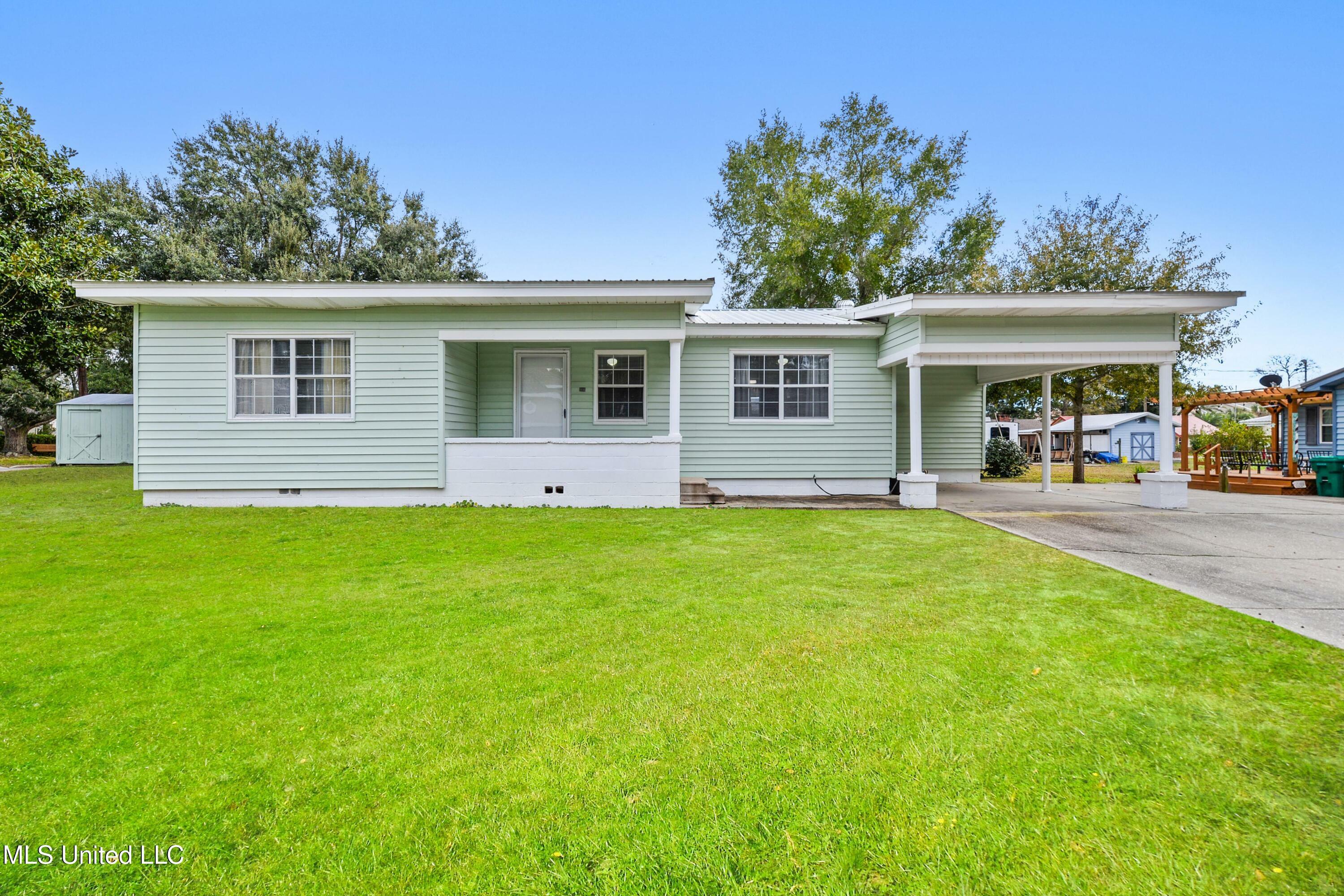 Property Photo:  260 Venetian Gardens  MS 39507 