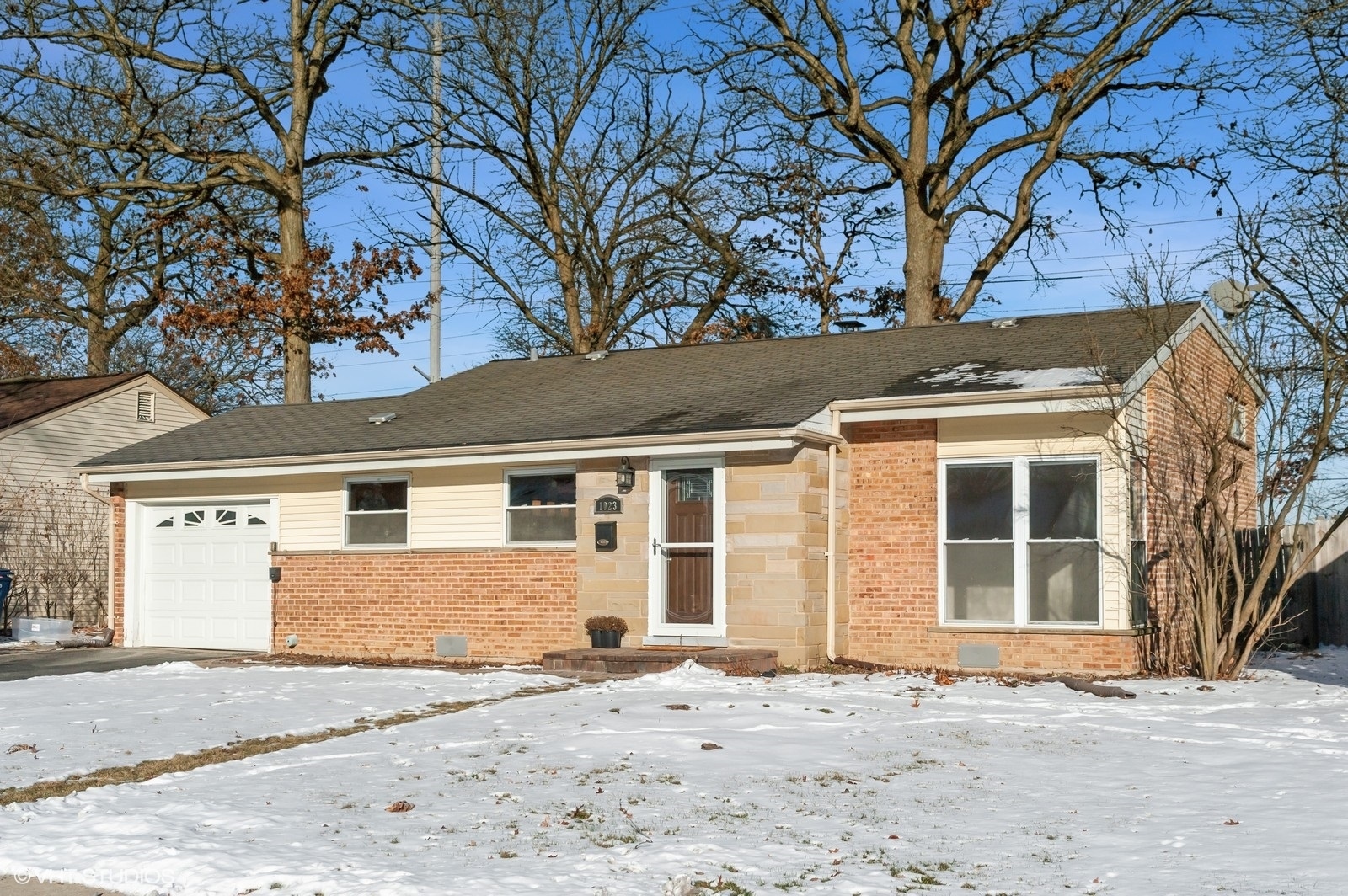 Property Photo:  1023 Longaker Road  IL 60062 