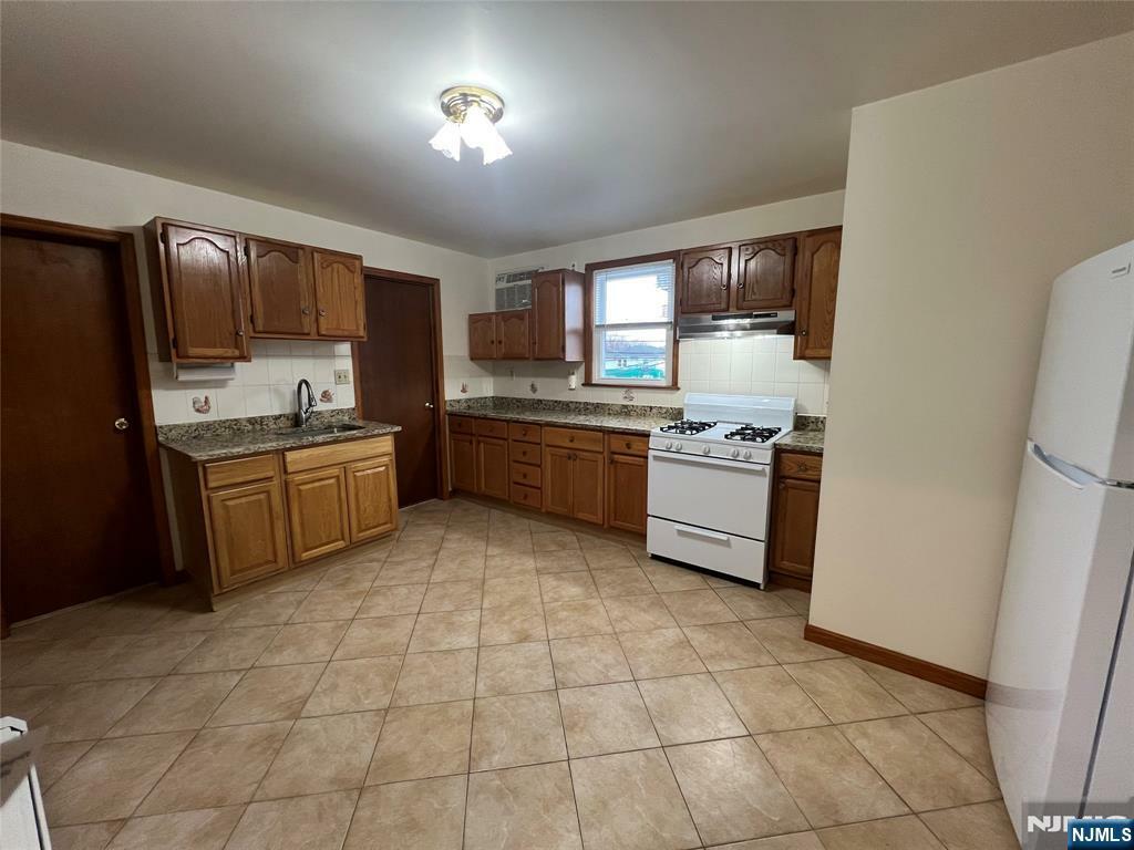 Property Photo:  556 Freeman Street 2F  NJ 07071 