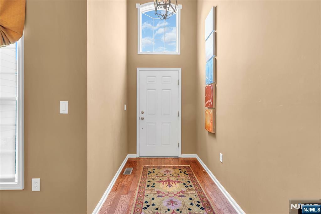 Property Photo:  33 Chestnut Court  NJ 07009 