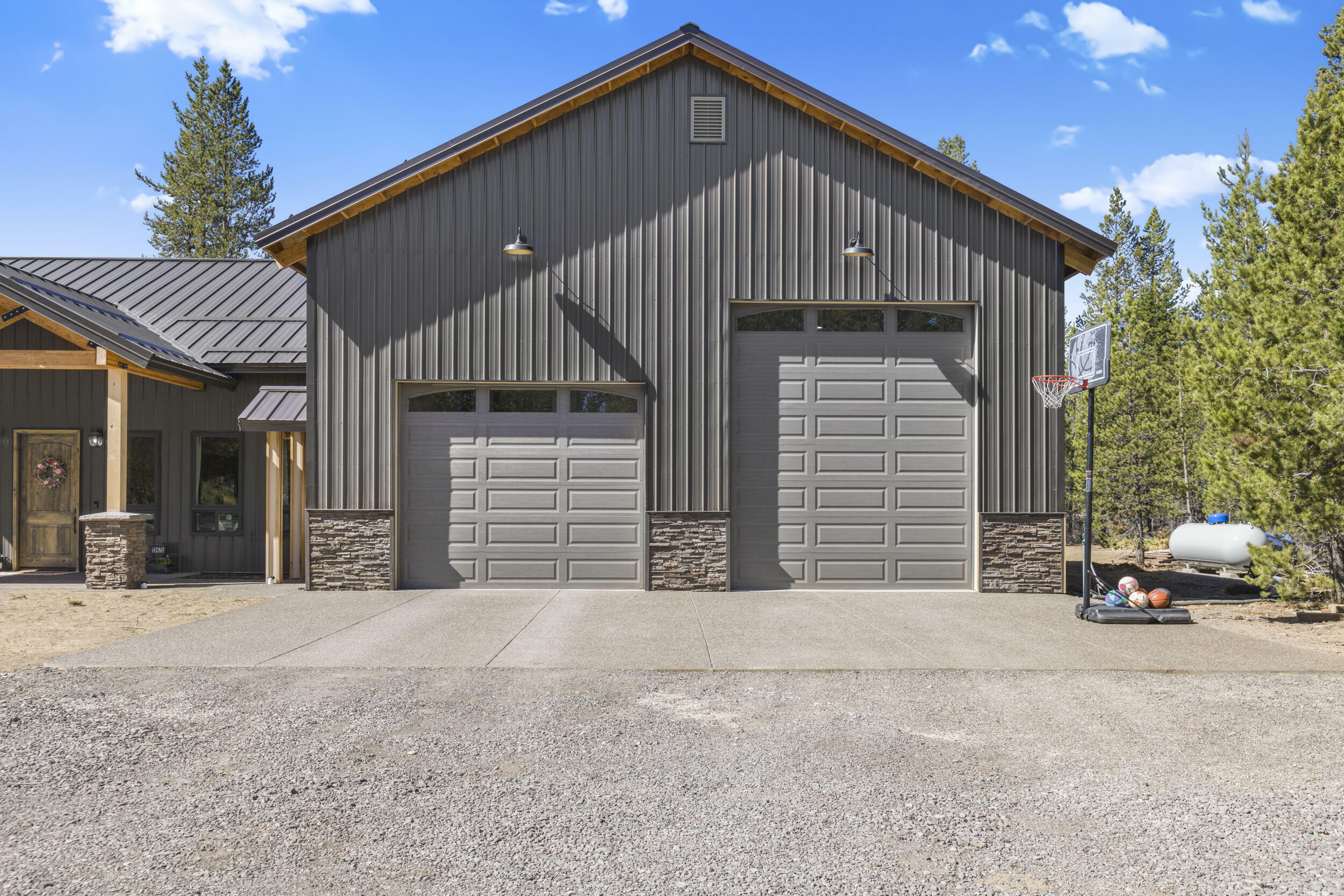 Property Photo: 15475 Pinetree Drive OR 97739